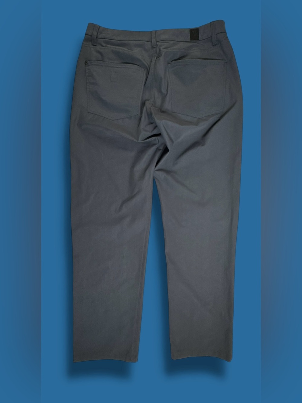 Vuori Men's Meta Athletic Slim Fit Pants Charcoal Gray Sz 32 x 26” Casual *read*